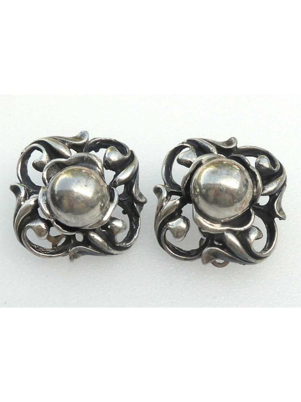 Vintage Art Nouveau 925 Sterling Silver Foliage & Silver Ball Clip-On Earrings